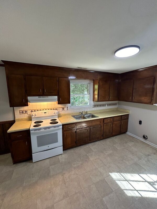 Building Photo - 2001 Old Iron Rd