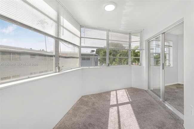 Building Photo - 1715 NE Miami Gardens Dr