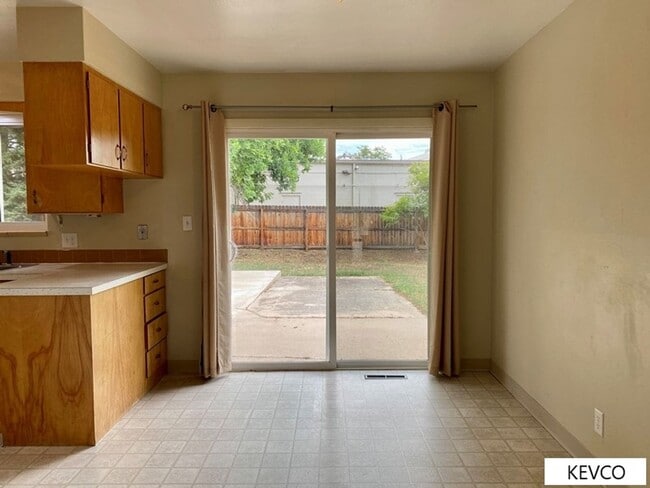 Building Photo - Ranch-Style Home in Campus West