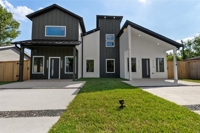 Building Photo - 4214 Clover St