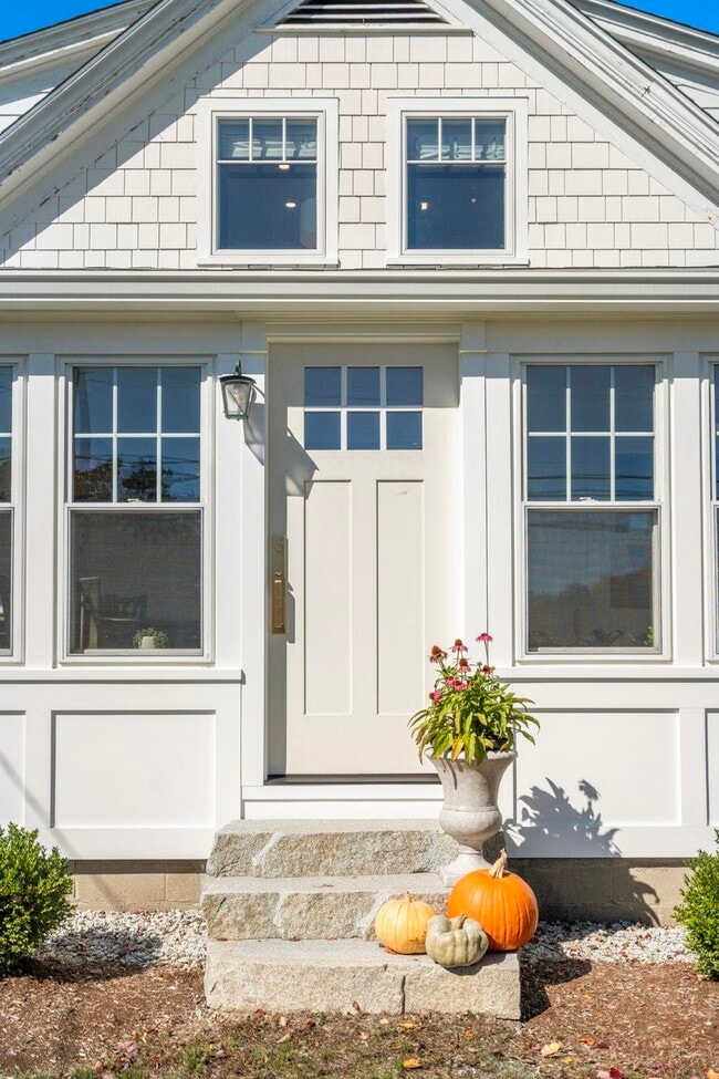 Building Photo - 335 Central Rd