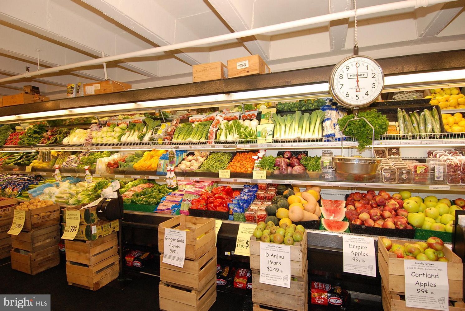 Grosvenor Market - Selling Local Organic Produce + All Essentials! (2 min walk) - 10416 Rockville Pike
