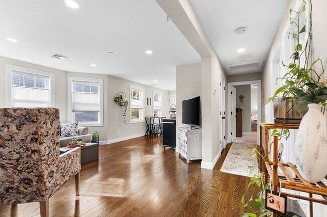 Building Photo - 22 Victor St