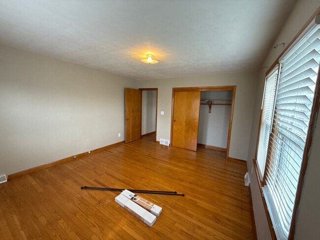 Building Photo - Charming 3 bedroom