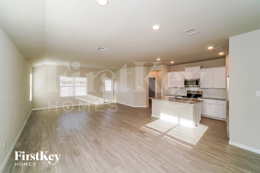 Building Photo - 2704 La Mundial St