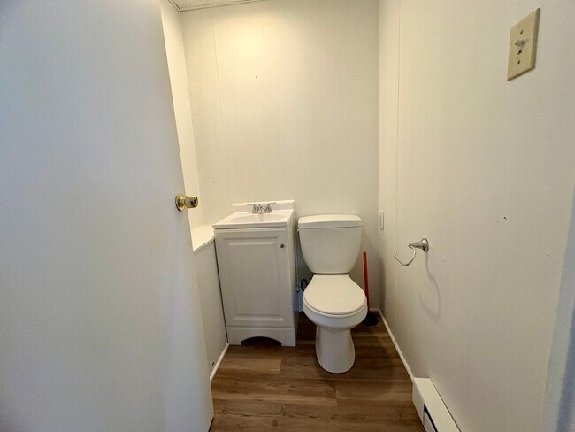 Building Photo - 3 Bedroom 1.5 Bathroom in Highspire!