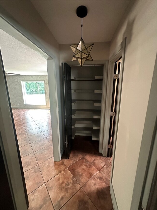 Building Photo - 12423 Woodlake Ln