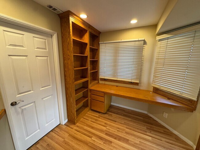 Building Photo - 10610 Quail Canyon Rd