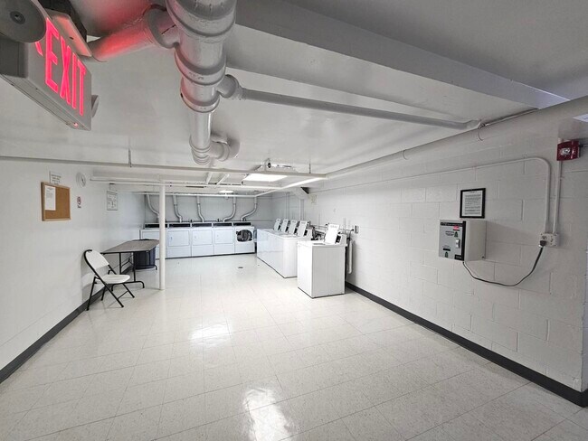 Building Photo - 1018 Castilian Ct