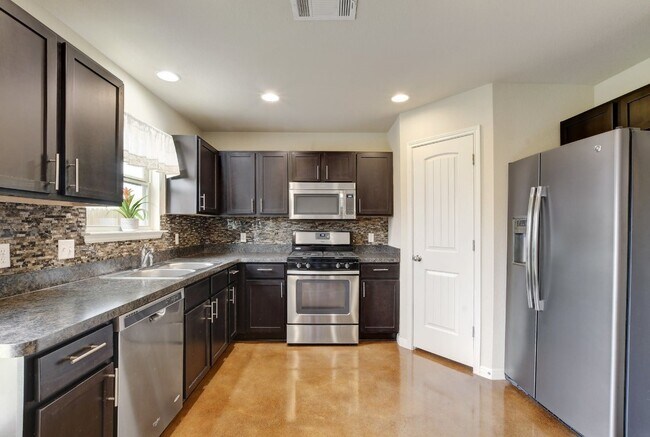 Building Photo - 4616 Inicio Ln