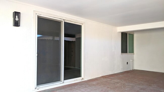 Building Photo - 42405 Iowa St