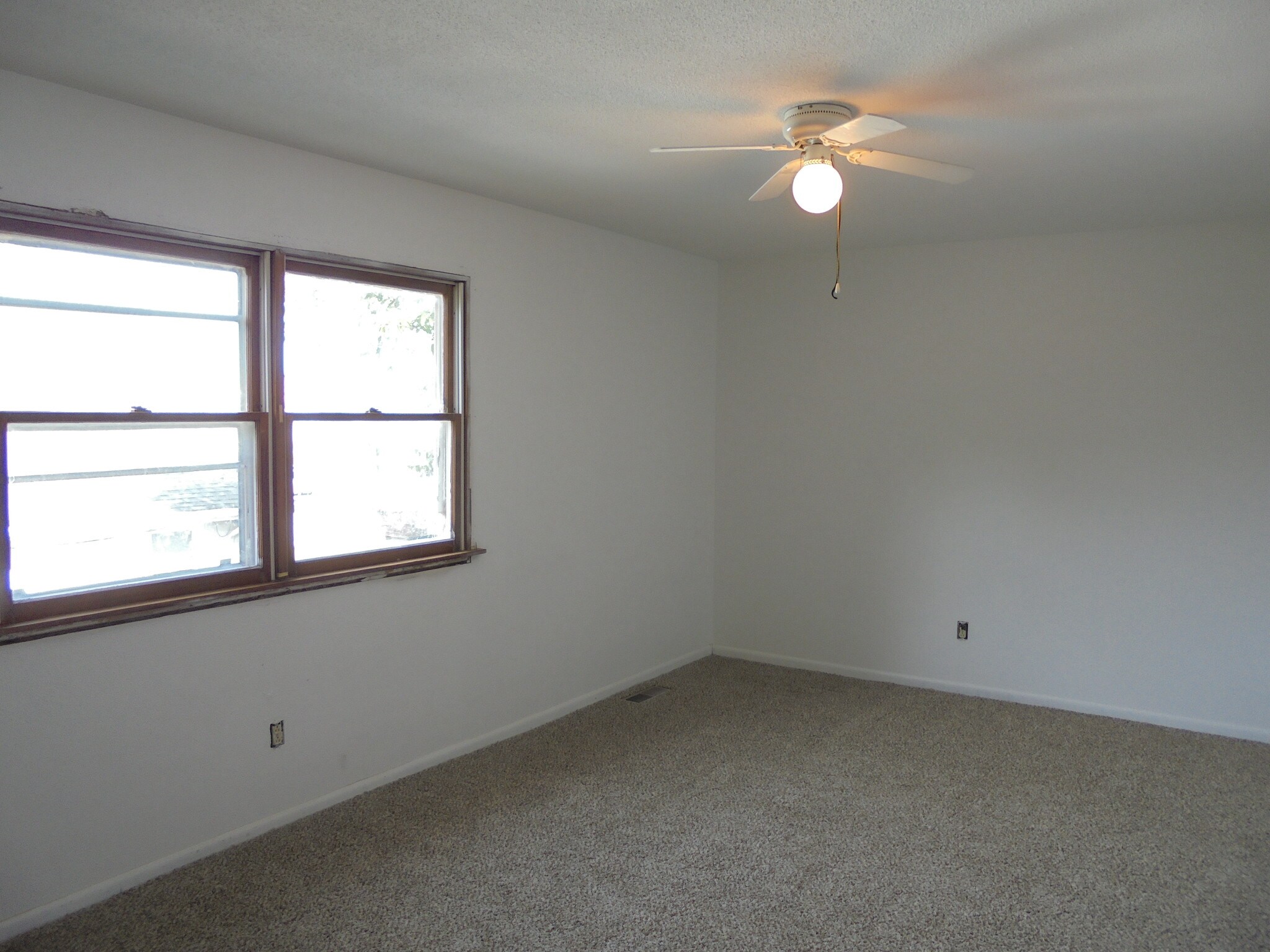 Building Photo - 532 Elm St