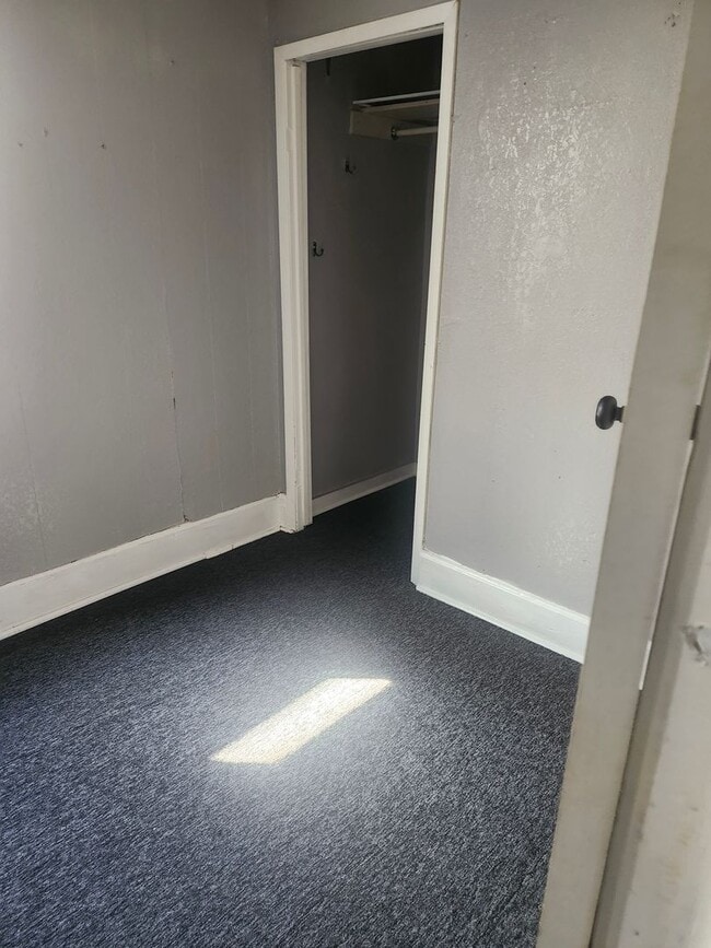 Building Photo - 2562 S 9th St