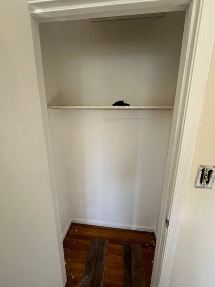 Building Photo - 5800 Roanoke Ave