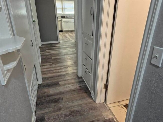 Building Photo - 2209 NW Smith Ave