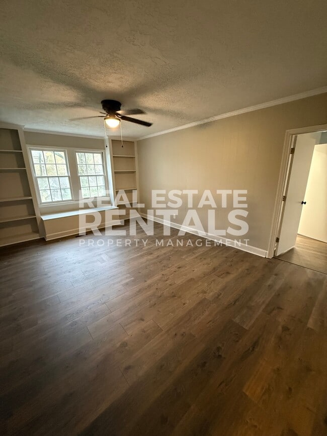 Building Photo - 302 Aderholt St