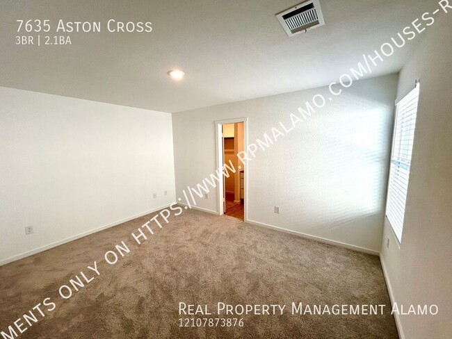 Building Photo - AVAILABLE NOW! 2-Story 3 Bedroom / 2.5 Bat...