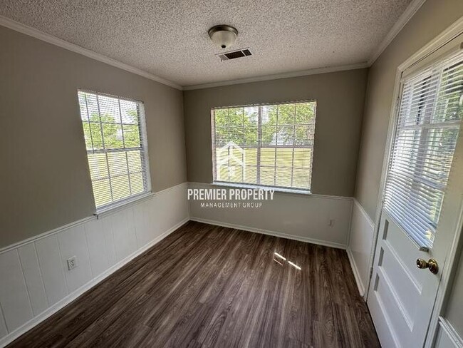 Building Photo - 6016 Rosewind Cir W