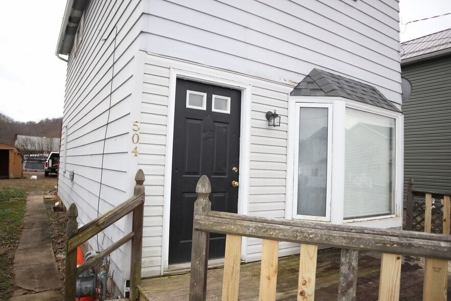 Building Photo - 504 Underwood Ave