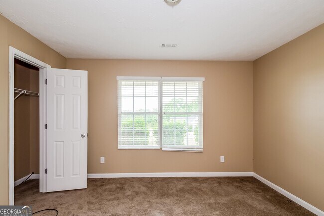 Building Photo - 115 Bramble Bush Trail