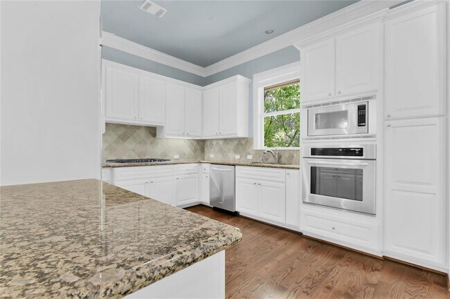 Building Photo - 4631 Regent Manor Dr