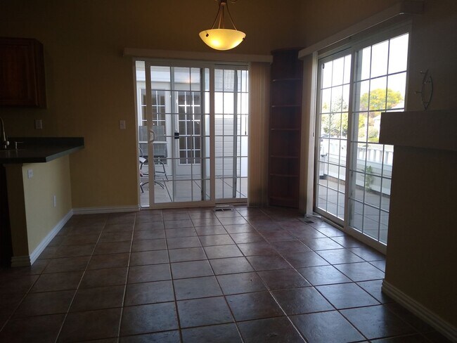 Building Photo - HUGE 3 Bedroom 3 Bath Home in Gated Community