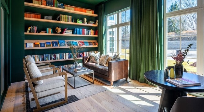 Building Photo - 333 Unquowa Rd