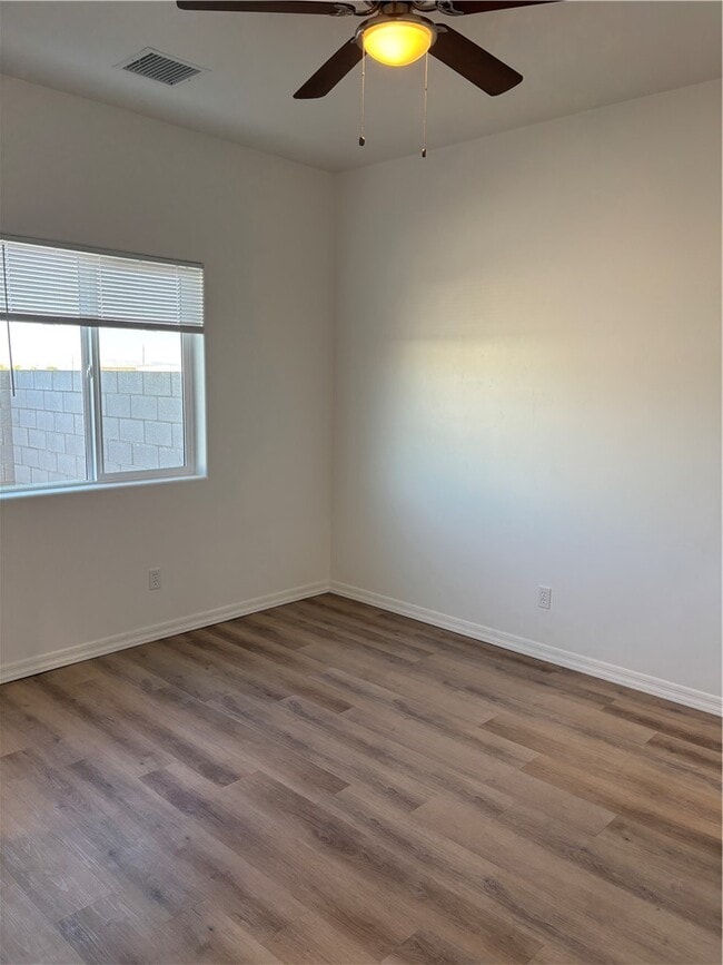 Building Photo - 2553 Sycamore Ave