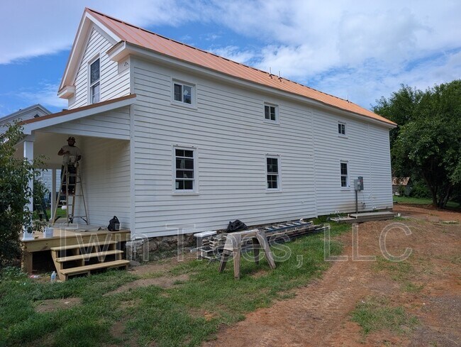 Building Photo - 5761 Gospel St
