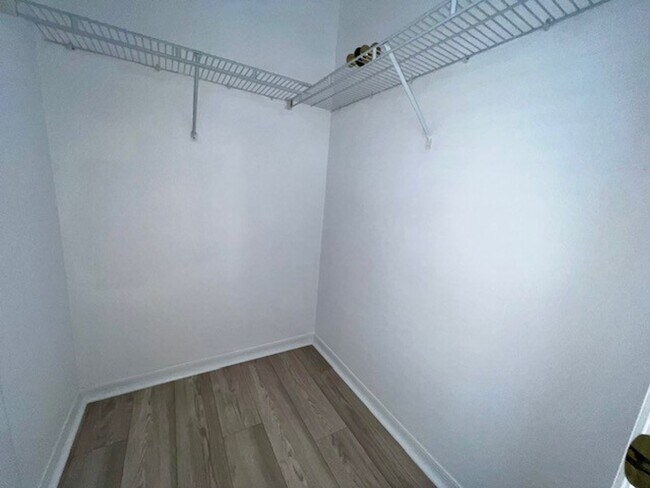Building Photo - Welcome Home! Updated flooring & fresh interior paint! Move in OCTOBER! Beautiful 3X2 with attach...