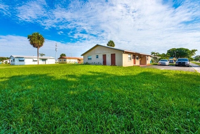 Building Photo - 801 NE 3rd St