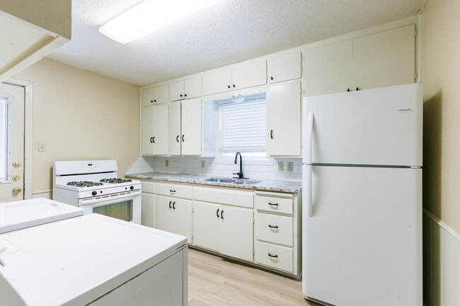 Building Photo - Charming Home Near Texas Tech – Modern Upg...