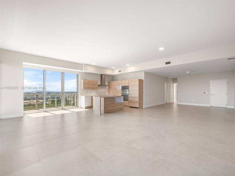 Building Photo - 16385 Biscayne Blvd
