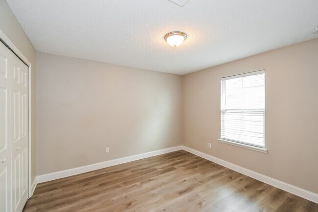 Building Photo - 522 Meldrum Ln