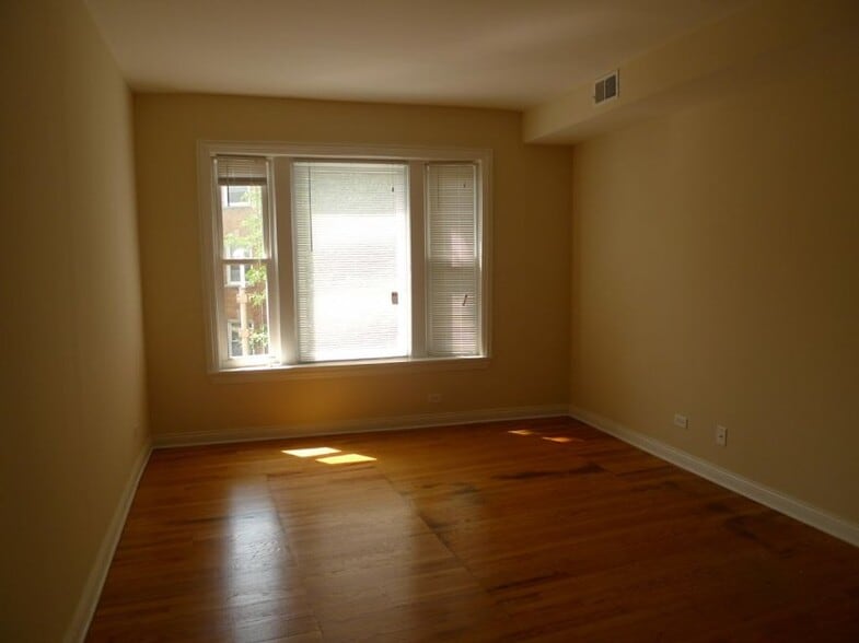 Building Photo - 1262 W Leland Ave