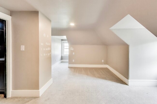 Building Photo - 24 Clematis St