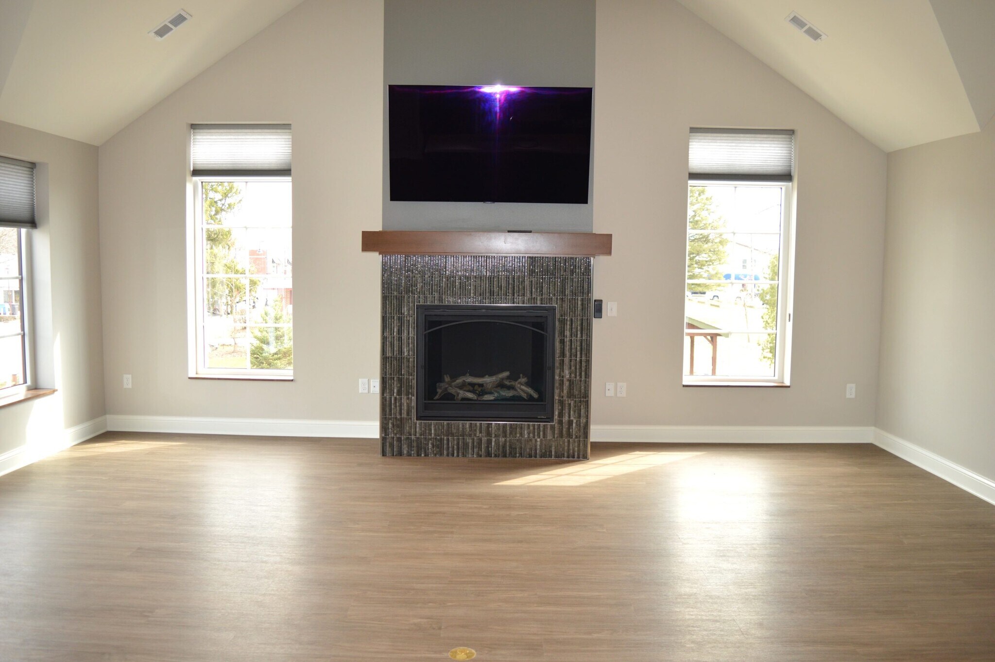 Building Photo - 100 S Washington St