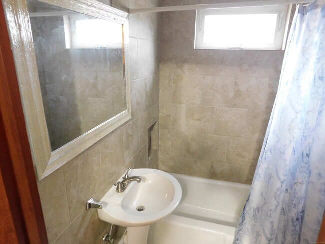 Building Photo - 88 Oak St