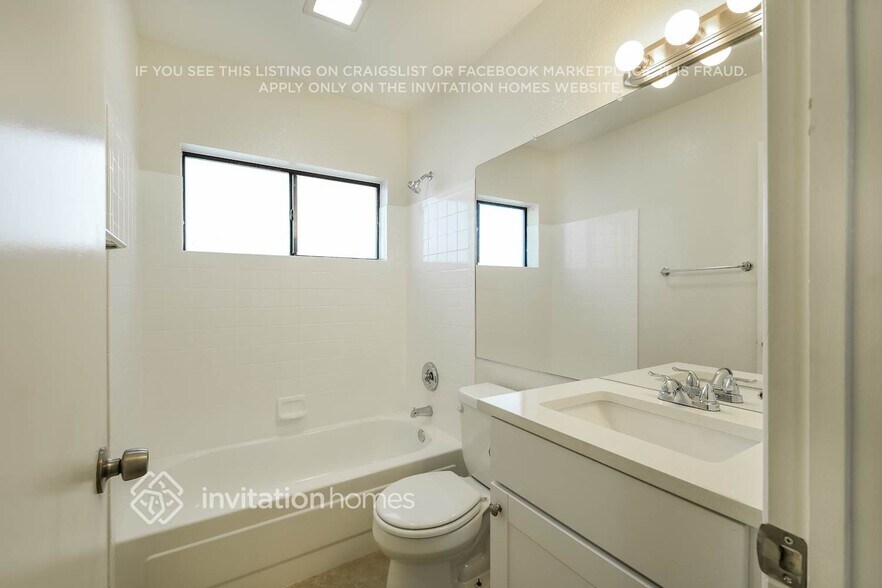 Building Photo - 3231 E Wescott Dr