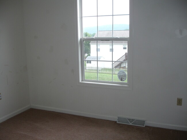 Building Photo - 147 Chelmsford Dr