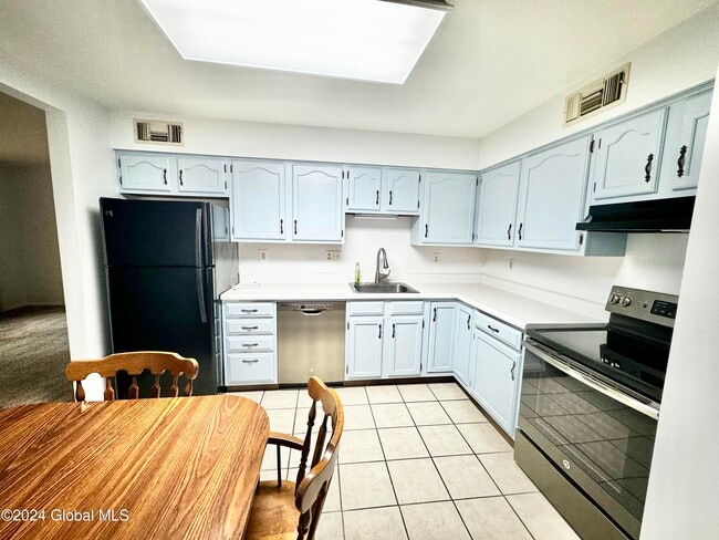 Building Photo - 3A Lacosta Dr