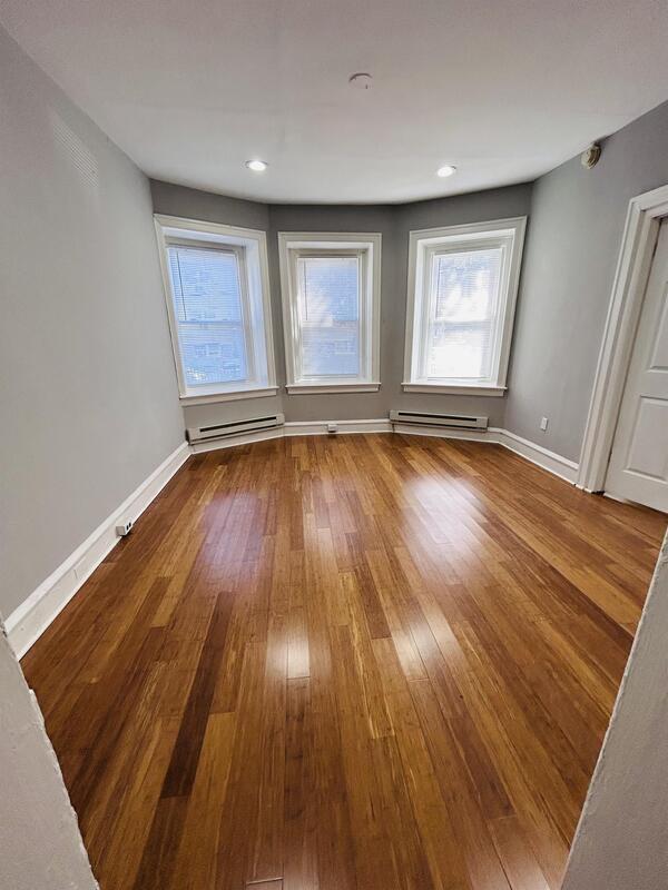 Building Photo - 1221 Lindley Ave