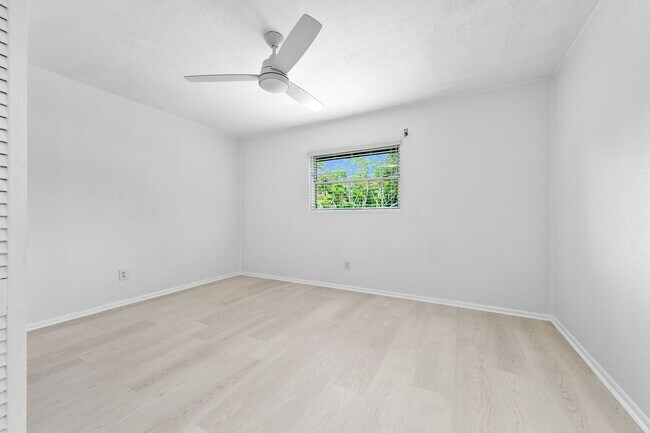 Building Photo - 7810 S Tropical Trail
