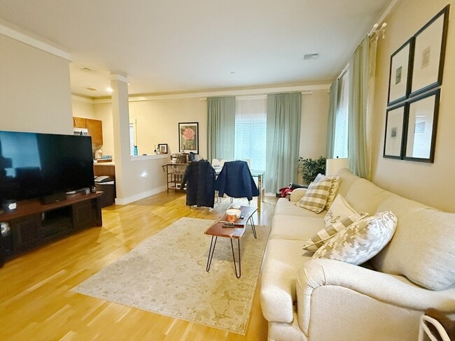 Building Photo - 54 Loomis St