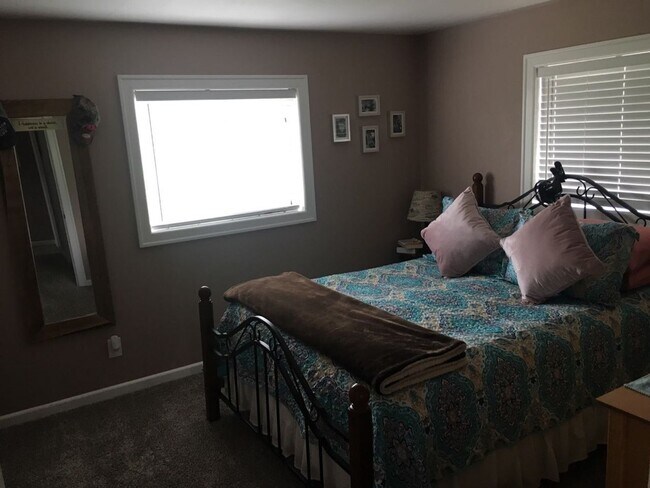 Building Photo - Rare Country Verboort Home, Setting on .22 acre