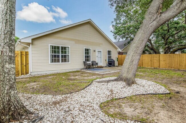 Building Photo - Welcome to this radiant and exquisite home...