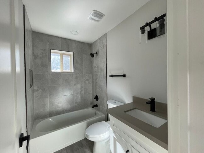 Building Photo - Newly Remodeled 1 Bedroom at end of culdesac, private gate