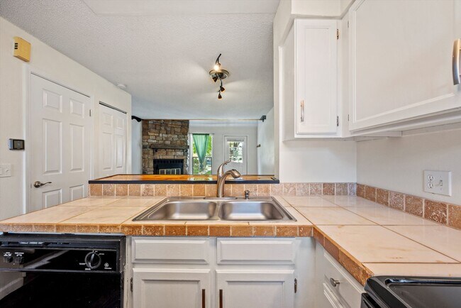 Building Photo - 1683 S Blackhawk Way