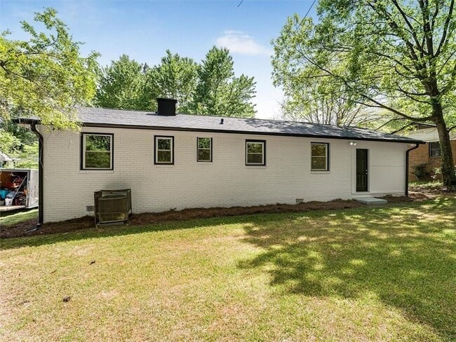 Building Photo - 454 Oak Dr SE