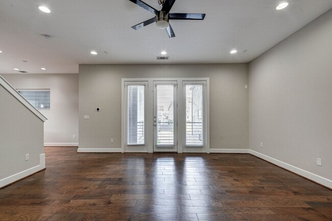 Building Photo - Modern Comfort Meets City Living — 3-Story Townhome Ready Now!